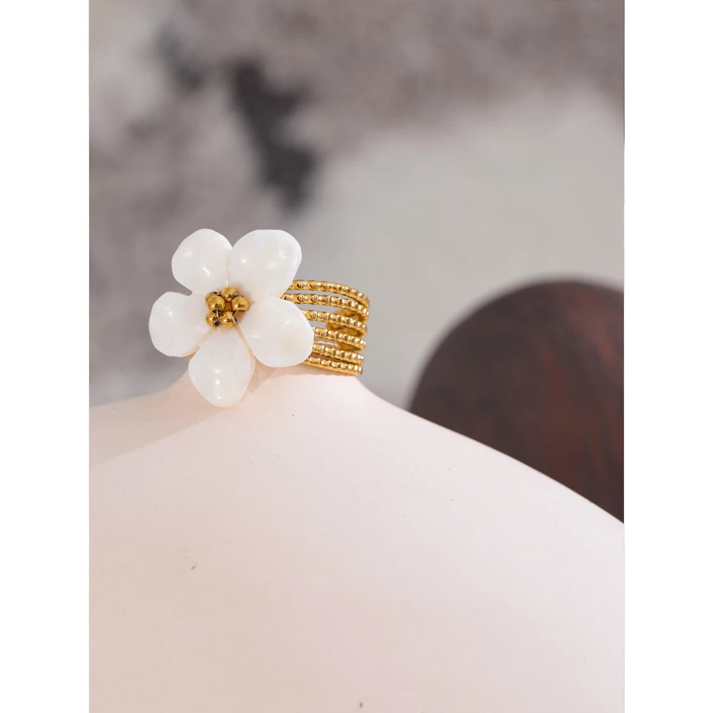 Bague ouverte en acier inoxydable avec coquillage naturelle