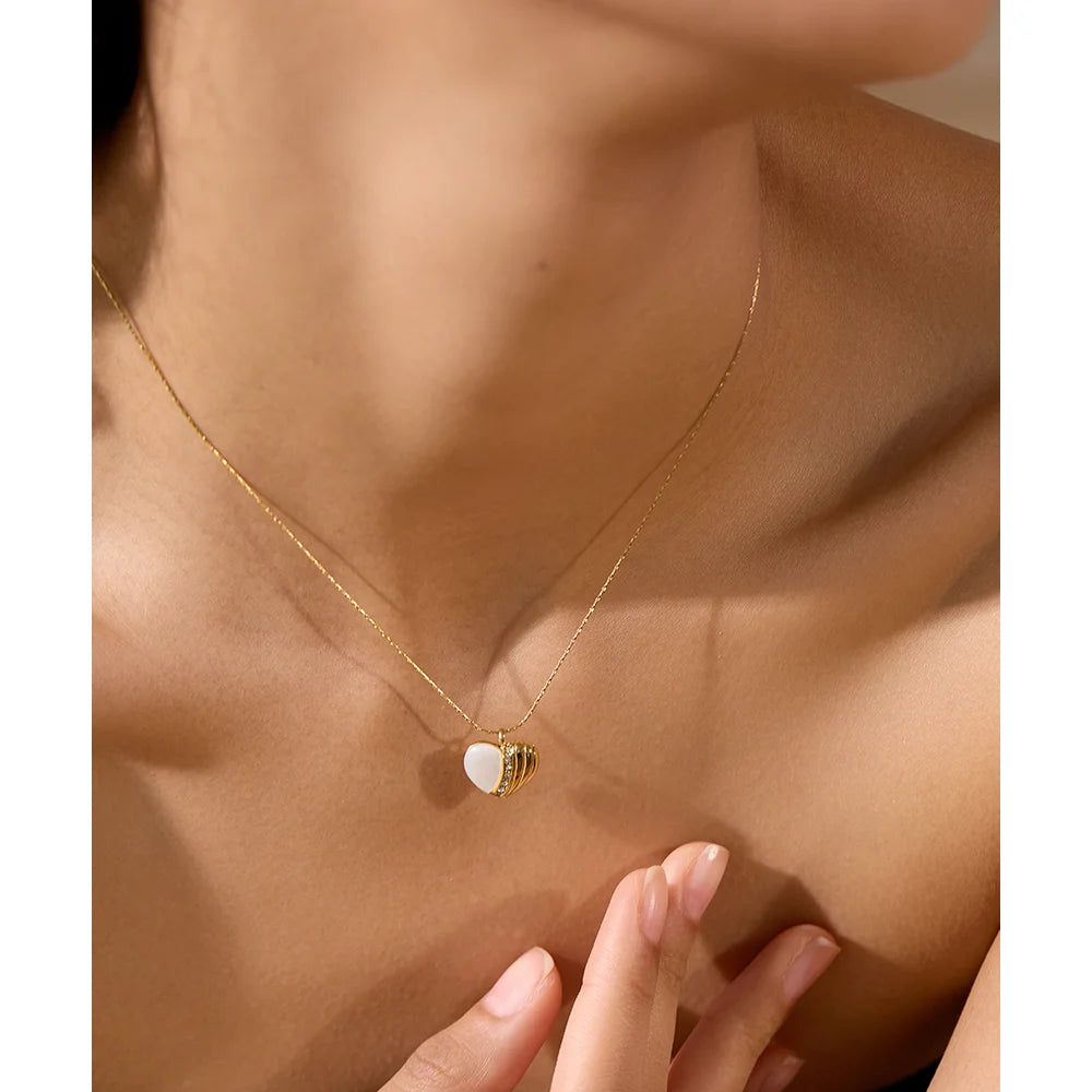 Collier en acier inoxydable avec pendentif en forme de cœur, coquille naturelle, romance